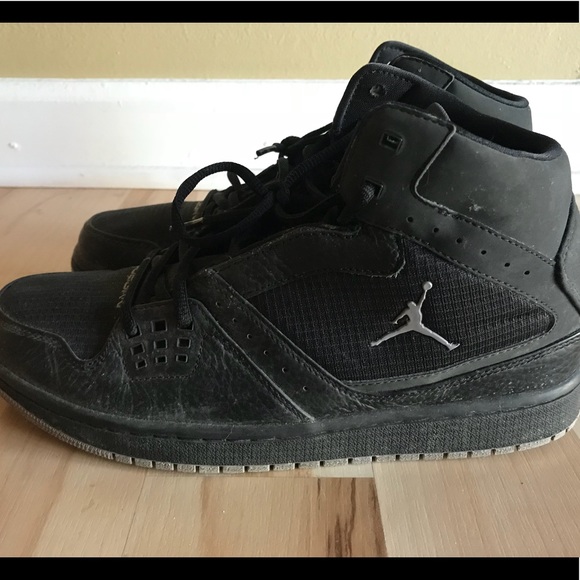 black nike jordan high tops
